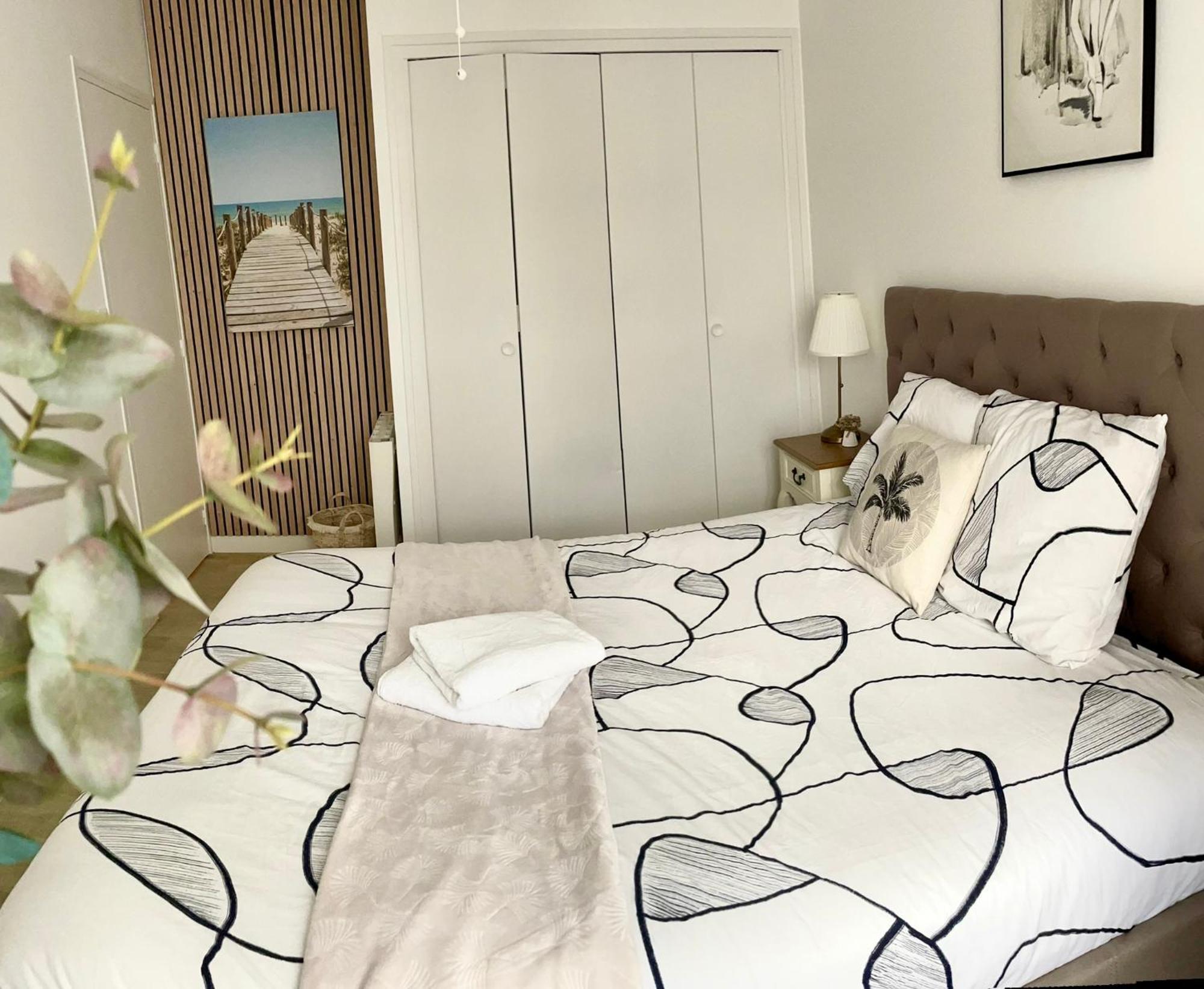 Elegance Et Romantisme Au Coeur De La Situee Sur La Place De Lices - Le Port Apartment