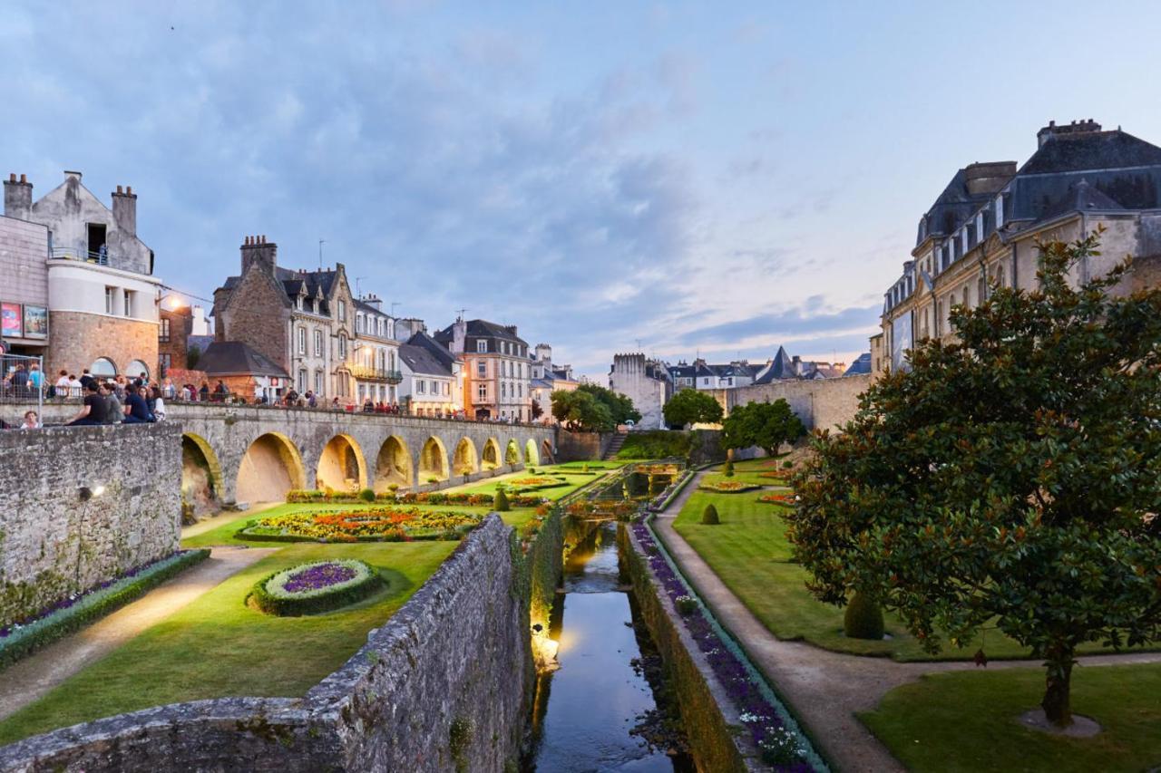 Elegance Et Romantisme Au Coeur De La Situee Sur La Place De Lices - Le Port Vannes